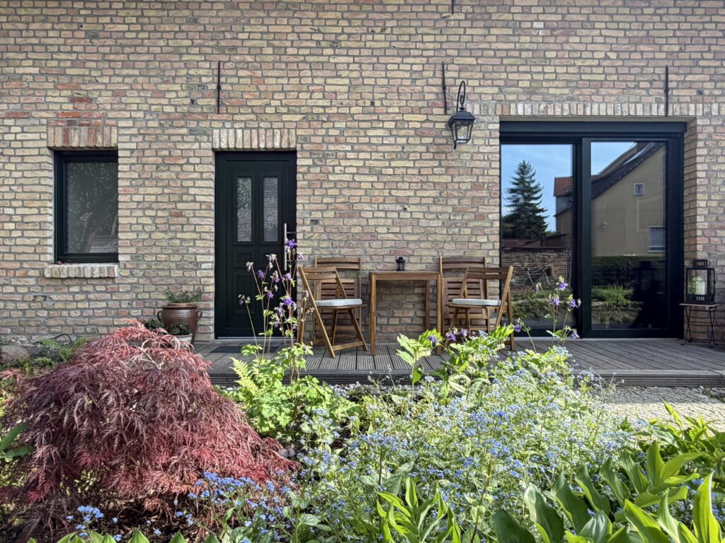 Beet vor der Terrasse der Ferienwohnung